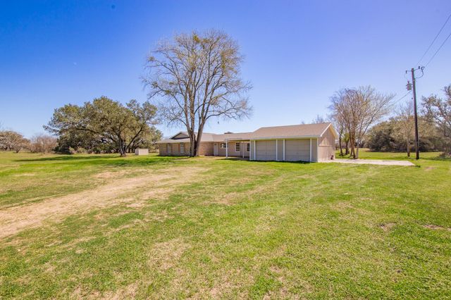 2631 Benbow Road, Inez, TX 77968