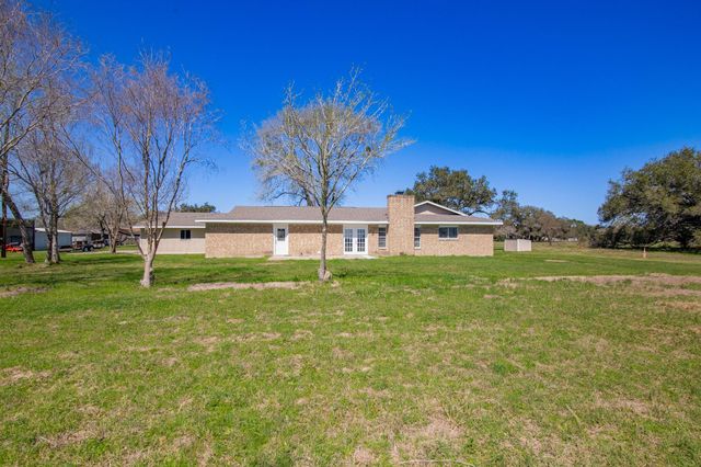 2631 Benbow Road, Inez, TX 77968