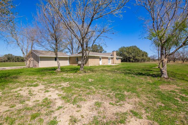 2631 Benbow Road, Inez, TX 77968