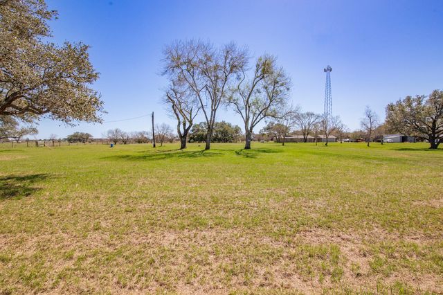 2631 Benbow Road, Inez, TX 77968