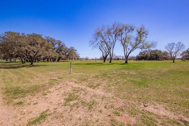 2631 Benbow Road, Inez, TX 77968