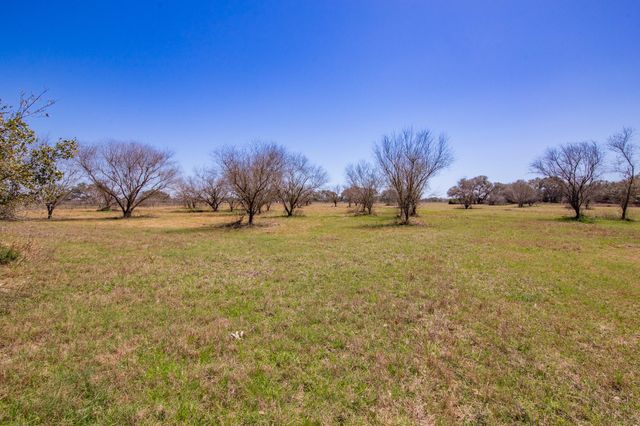 2631 Benbow Road, Inez, TX 77968