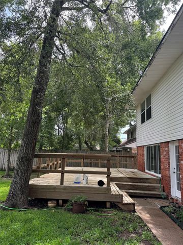 315 Willow Vista Drive, El Lago, TX 77586