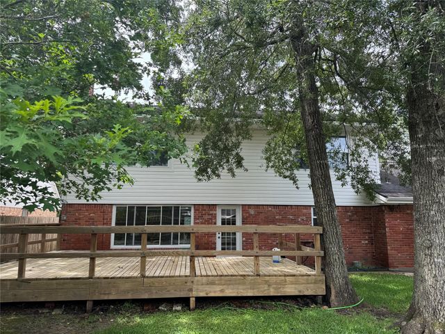315 Willow Vista Drive, El Lago, TX 77586