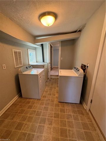 3062 Harper Road, Clemmons, NC 27012