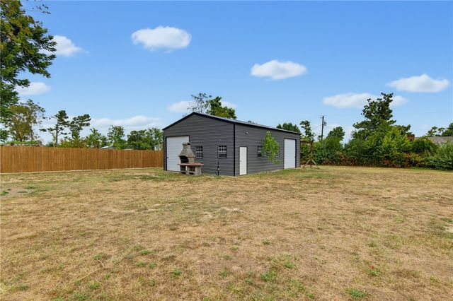 914 S Dixieland Road, Rogers, AR 72758