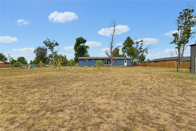 914 S Dixieland Road, Rogers, AR 72758