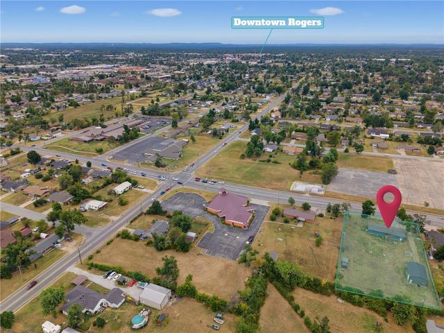 914 S Dixieland Road, Rogers, AR 72758