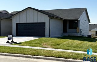 1901 N Tina Dr, Sioux Falls, SD 57110