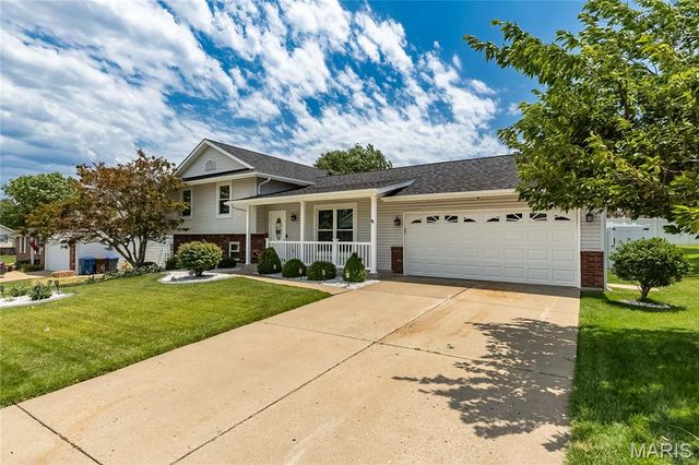 304 Trailview Avenue, St Peters, MO 63376