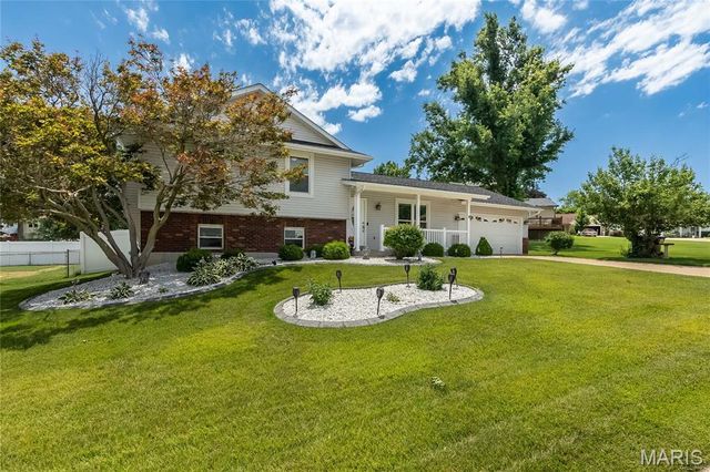 304 Trailview Avenue, St Peters, MO 63376