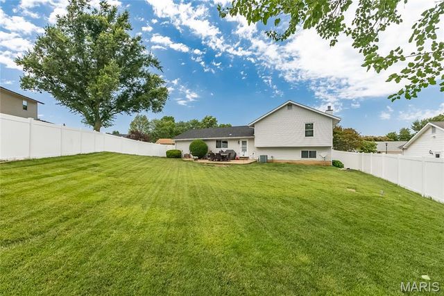 304 Trailview Avenue, St Peters, MO 63376