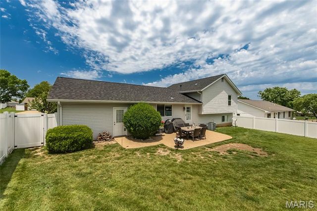 304 Trailview Avenue, St Peters, MO 63376