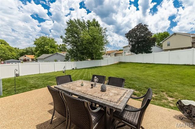 304 Trailview Avenue, St Peters, MO 63376