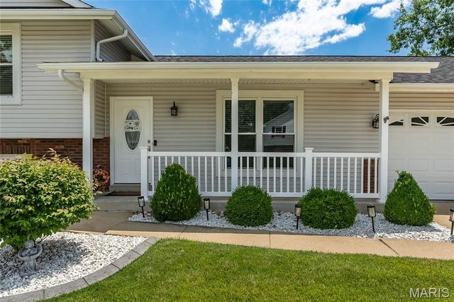 304 Trailview Avenue, St Peters, MO 63376