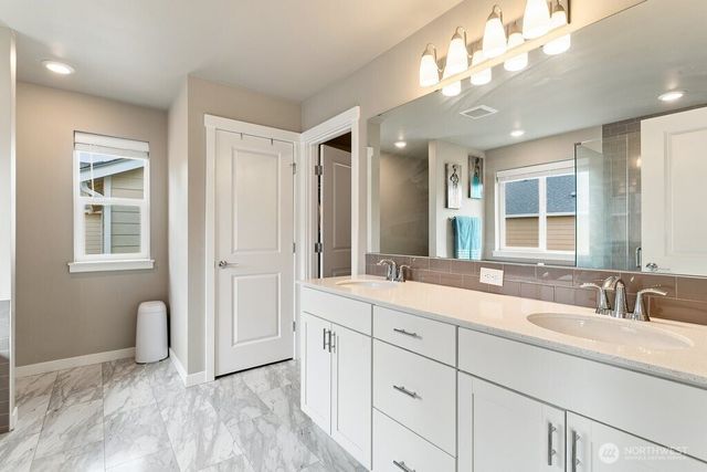 939 Vine Maple Street SE, Lacey, WA 98503