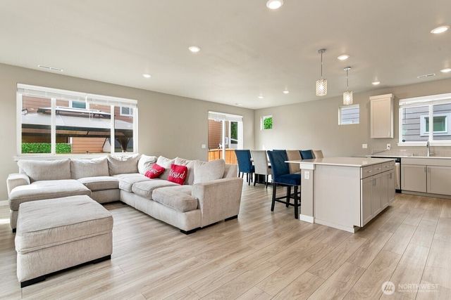 939 Vine Maple Street SE, Lacey, WA 98503