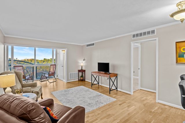 2121 Nicholasville Road 804, Lexington, KY 40503