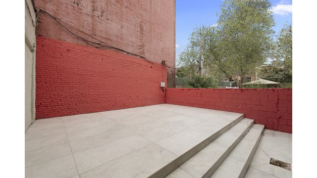 41 PUTNAM Avenue A, New York City, NY 11238