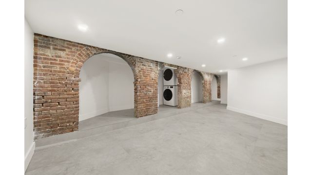 41 PUTNAM Avenue A, New York City, NY 11238