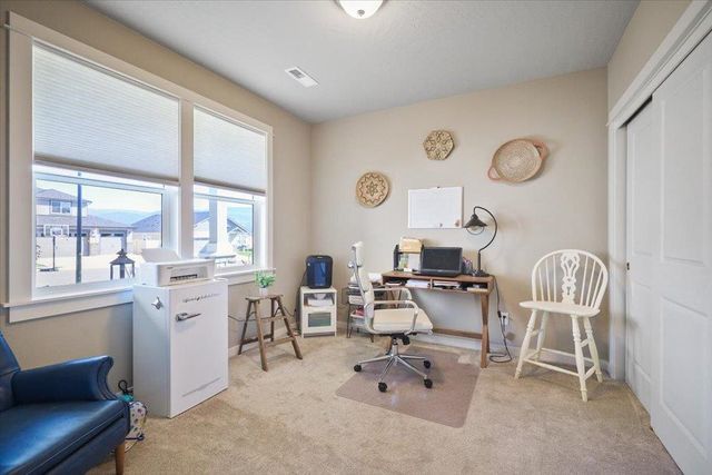 1824 S Donwood St, Greenacres, WA 99016