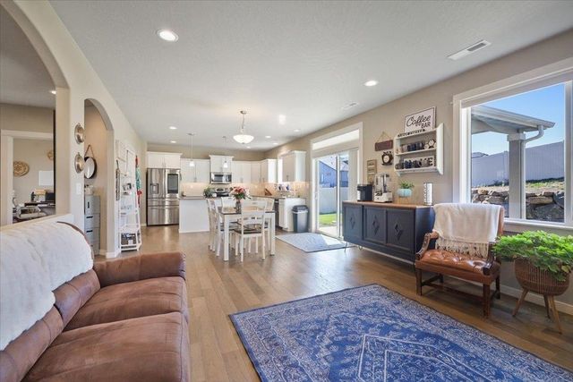 1824 S Donwood St, Greenacres, WA 99016