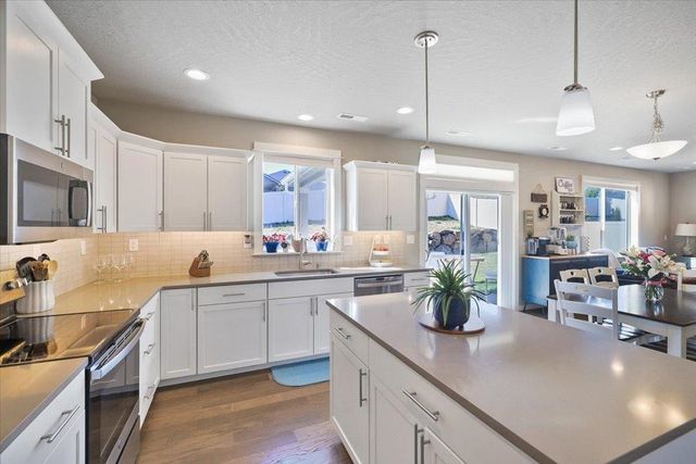 1824 S Donwood St, Greenacres, WA 99016