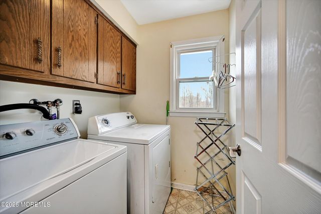 18 Devon Drive, Manalapan, NJ 07726