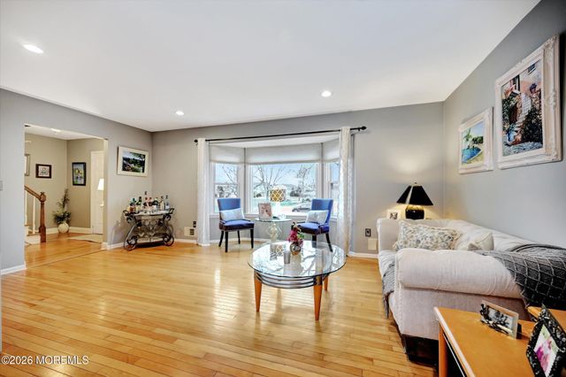 18 Devon Drive, Manalapan, NJ 07726