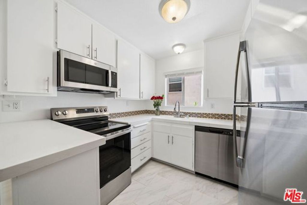 1028 7TH Street 102, Santa Monica, CA 90403