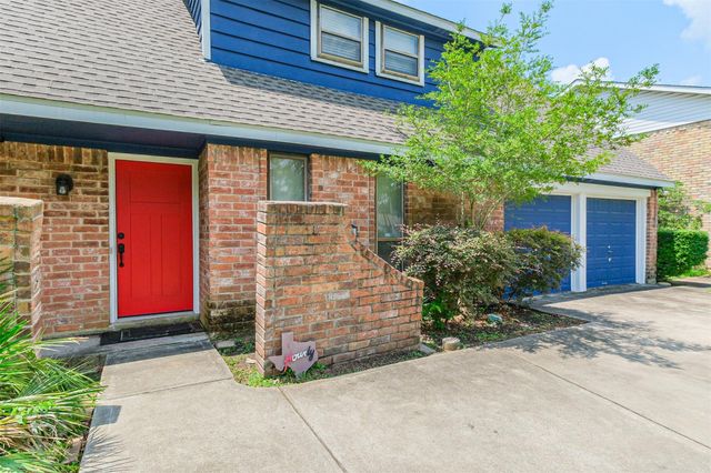 12207 Level Run Street, Meadows Place, TX 77477