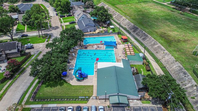 12207 Level Run Street, Meadows Place, TX 77477