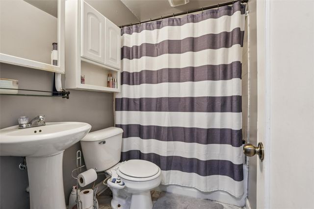 7016 Palm Drive, Urbandale, IA 50322