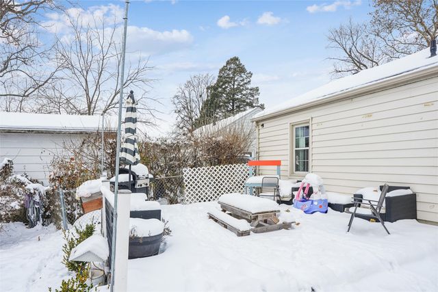 7016 Palm Drive, Urbandale, IA 50322