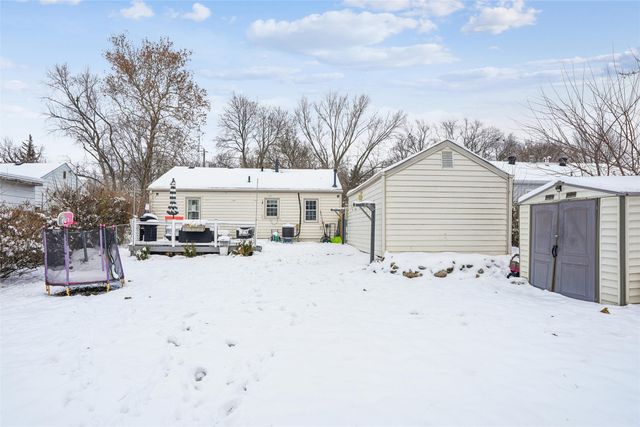 7016 Palm Drive, Urbandale, IA 50322