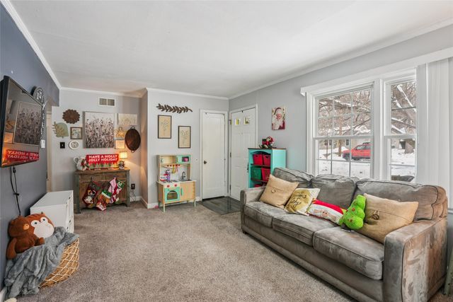 7016 Palm Drive, Urbandale, IA 50322