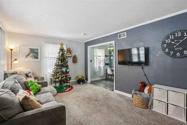 7016 Palm Drive, Urbandale, IA 50322