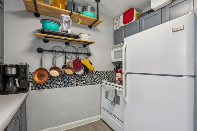 7016 Palm Drive, Urbandale, IA 50322