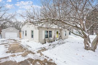 7016 Palm Drive, Urbandale, IA 50322