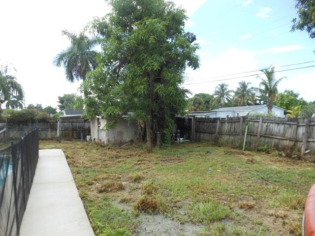 2829 SHAWNEE Road, West Palm Beach, FL 33406