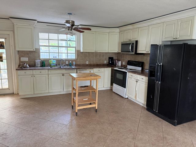 2829 SHAWNEE Road, West Palm Beach, FL 33406