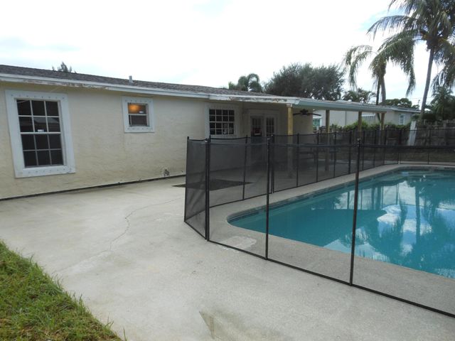 2829 SHAWNEE Road, West Palm Beach, FL 33406
