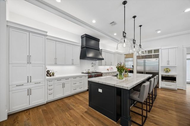 5650 Chevy Chase Drive, Houston, TX 77056