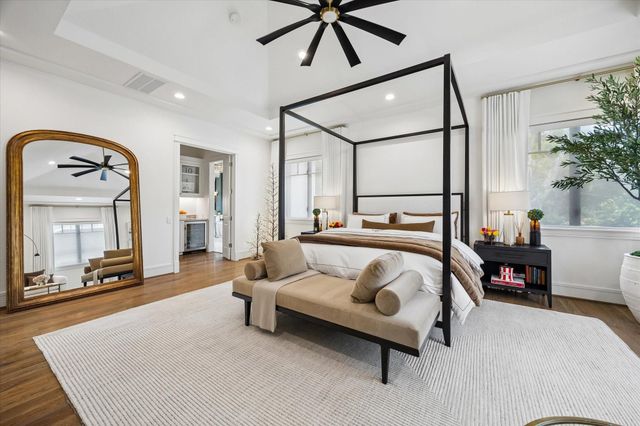 5650 Chevy Chase Drive, Houston, TX 77056