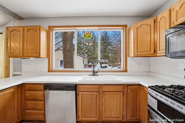 15285 Coleman Avenue, Grand Haven, MI 49417