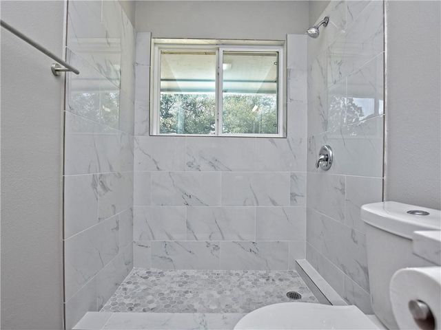 5205 Thunderbird ST, Lago Vista, TX 78645