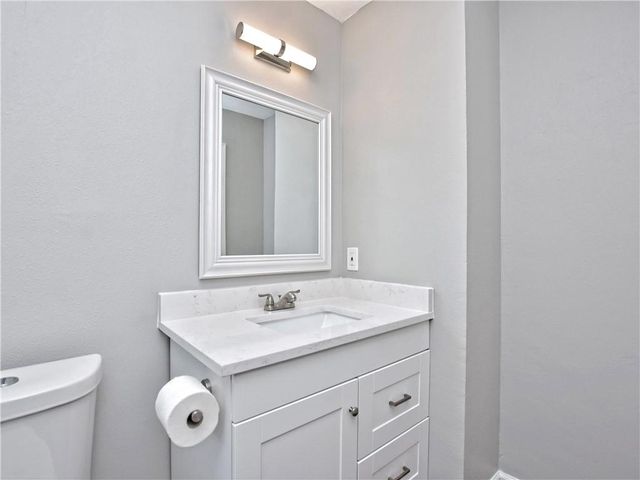 5205 Thunderbird ST, Lago Vista, TX 78645