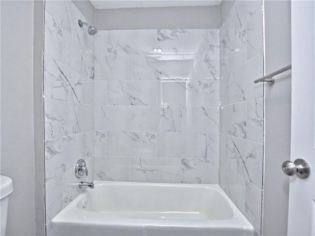 5205 Thunderbird ST, Lago Vista, TX 78645