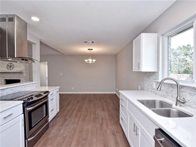 5205 Thunderbird ST, Lago Vista, TX 78645