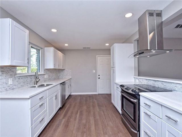 5205 Thunderbird ST, Lago Vista, TX 78645